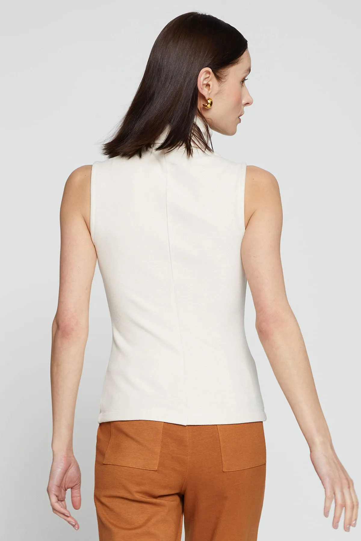 Stateside Honeyluxe Flat Back Rib Sleeveless Turtleneck in Cream